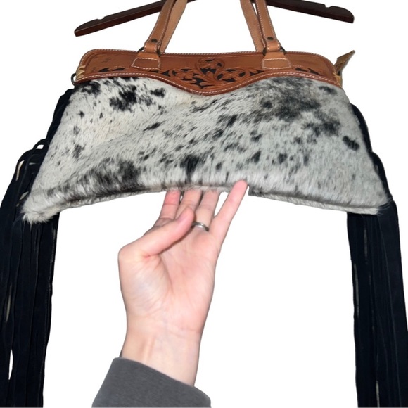 American Darling Black and White Cowhide Fringe Purse/Crossbody - Picture 3 of 6